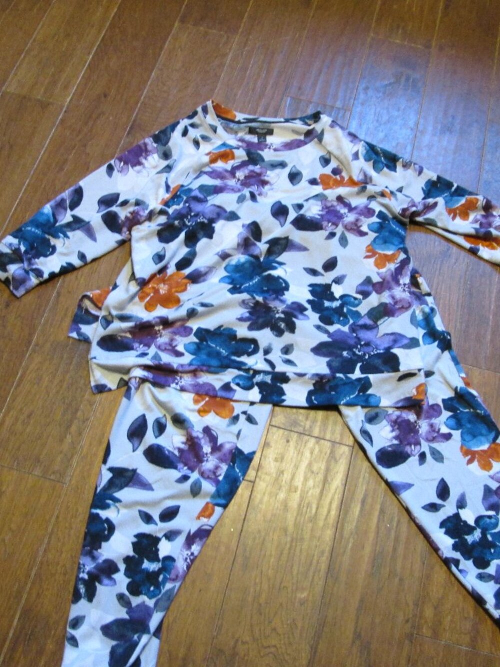 ladies sm Vera Wang bold floral jersey pajamas
